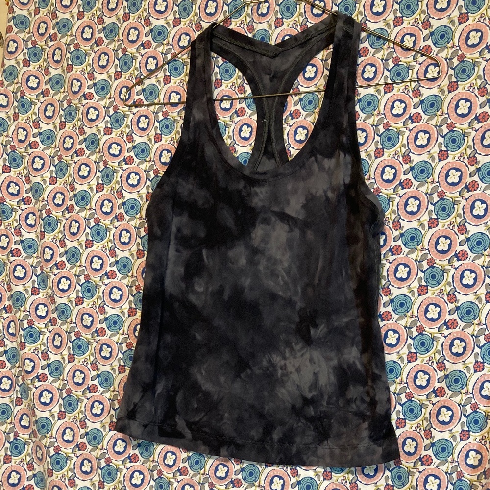 EUC Lululemon darkwash blue black 6 sleeveless yoga tank top